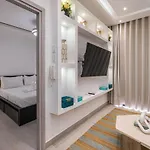 Modern Apartment, On-Site Pool