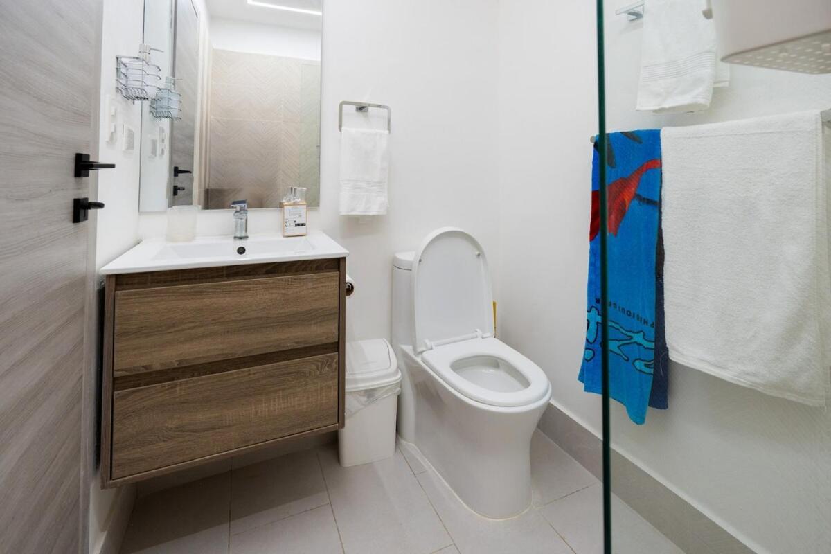 Modern Apartment, On-site Pool Appartement